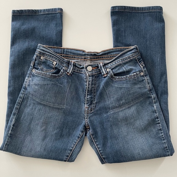 Levi’s Low Rise Bootcut Medium Wash 30 - Picture 2 of 8